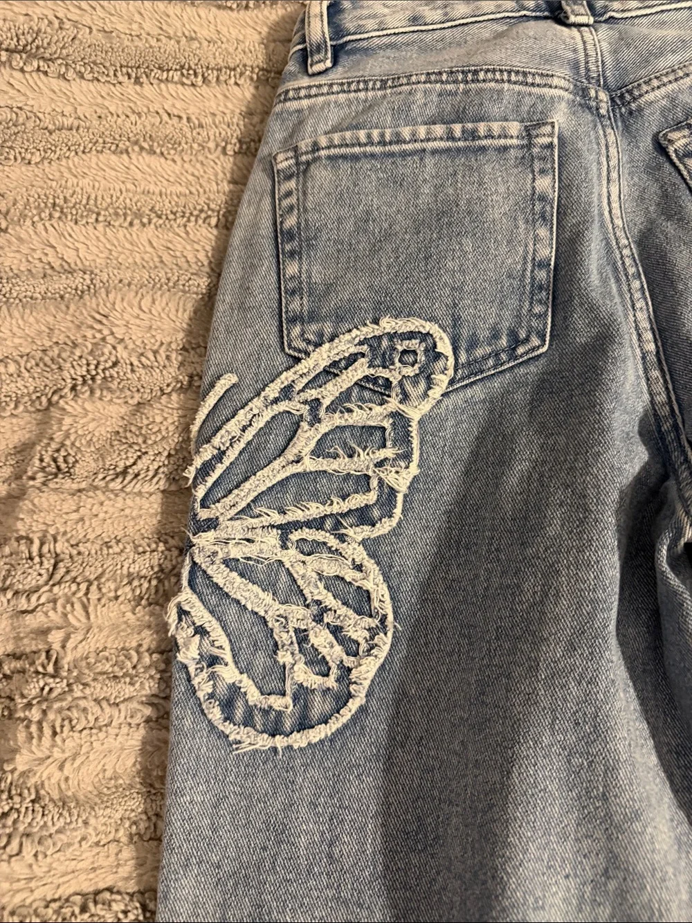 Women’s Pacsun butterfly jeans 🦋